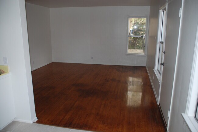 Building Photo - 4450 Ellenwood Dr