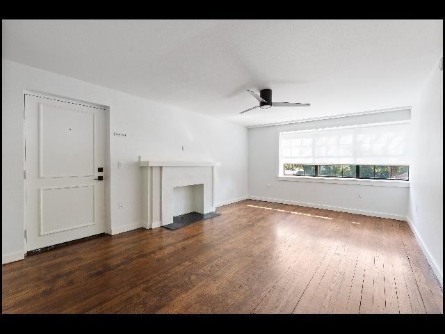 Foto del edificio - 1520 Broadway St