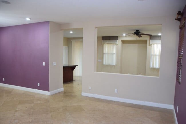 Foto del edificio - 60 Dark Creek Ave