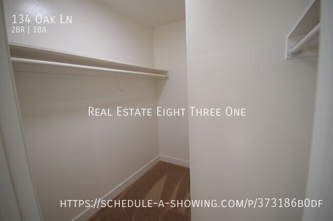 Foto del edificio - 134 Oak Ln