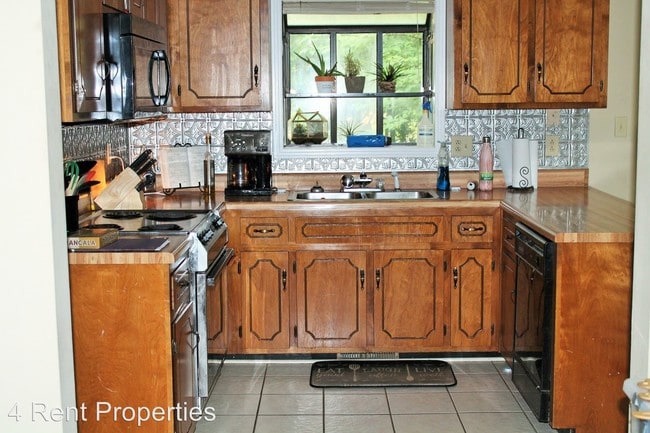 Building Photo - 3 br, 2 bath House - 307 Hillman Dr.