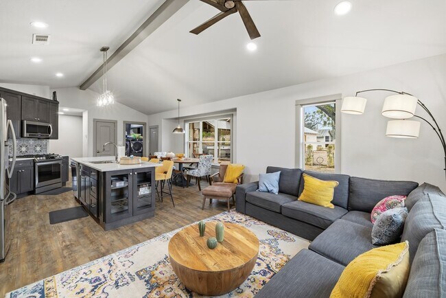 Foto del edificio - 275 Creek Ridge Trail W