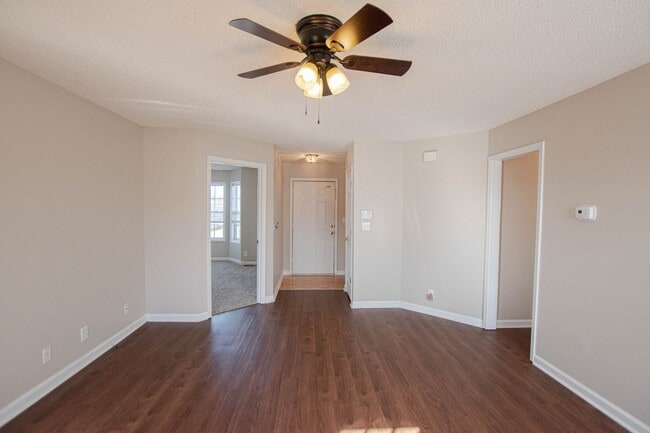 Building Photo - Pet Friendly Three Bedroom!