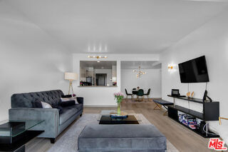 Foto del edificio - 1155 N La Cienega Blvd