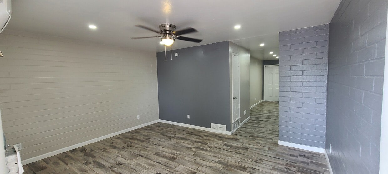 Living Room - 2332 N Catalina Ave