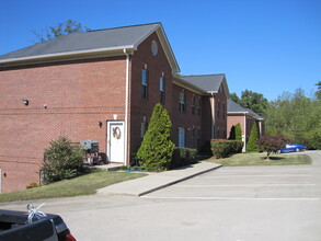 Building Photo - 3853 Red Cardinal Dr NE