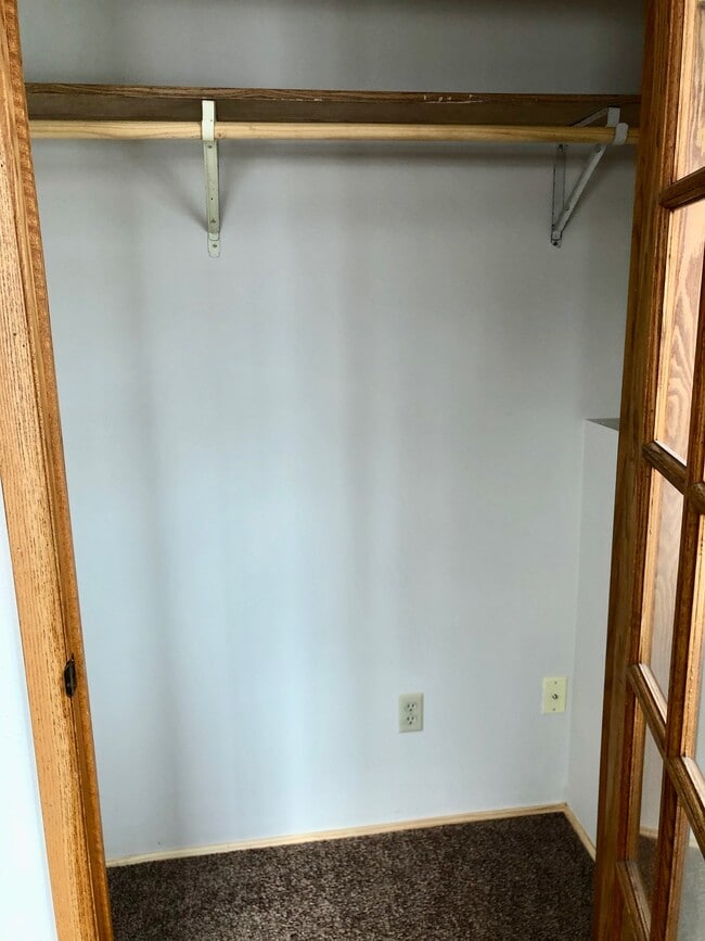 Building Photo - 902 W Lincoln Ave #2