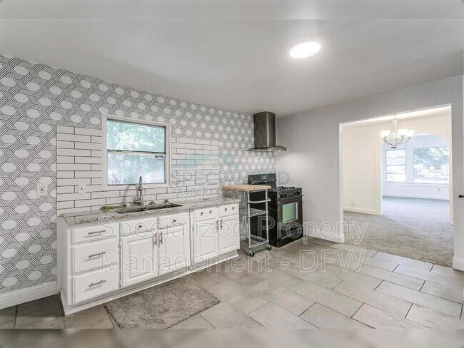 Foto del edificio - 5809 Houghton Ave
