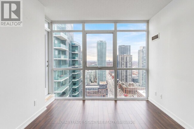 Photo du bâtiment - 4070 Confederation Pkwy