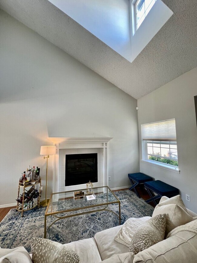 Foto del edificio - Gorgeous 4 Bedroom Home in Wagon Trails Neighborhood with Walking Trail Access!