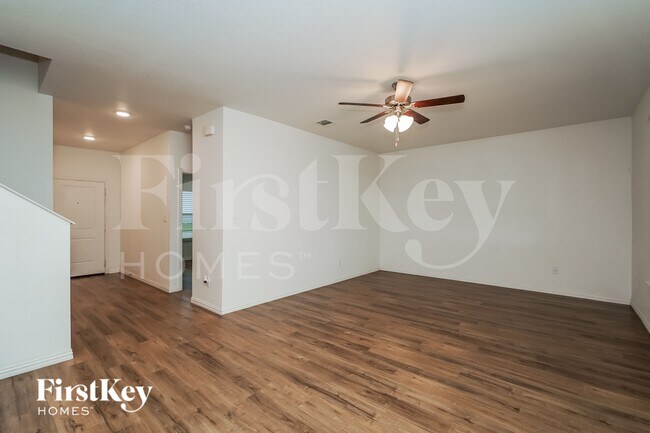 Foto del edificio - 7340 Parkside Pl Dr