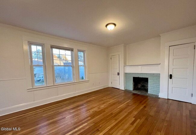 Building Photo - 14 Woodlawn Ave