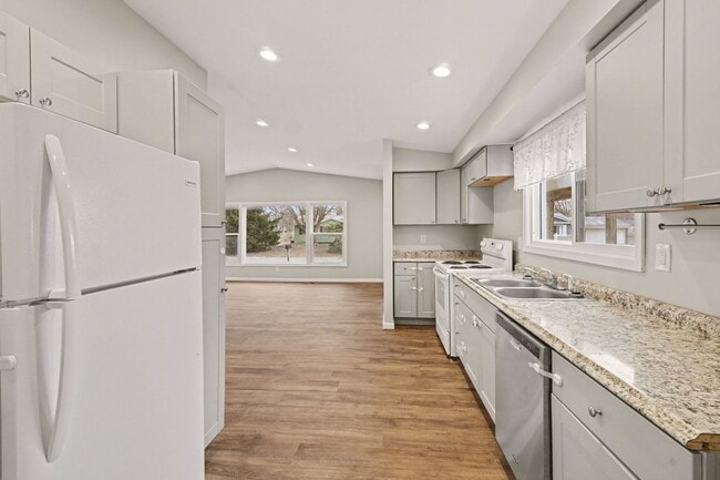 Building Photo - 2 bedroom ranch in Grand Blanc Schools