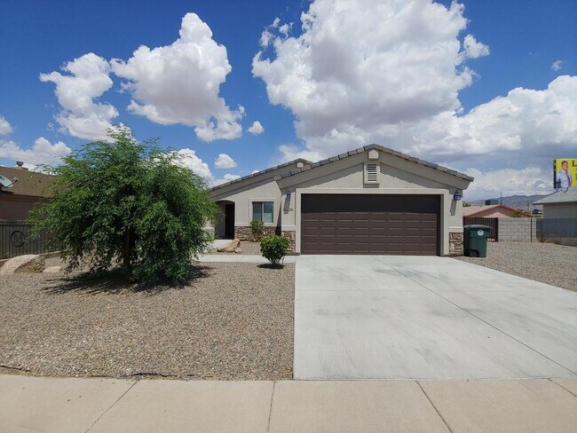 Building Photo - 3224 N Yuma St