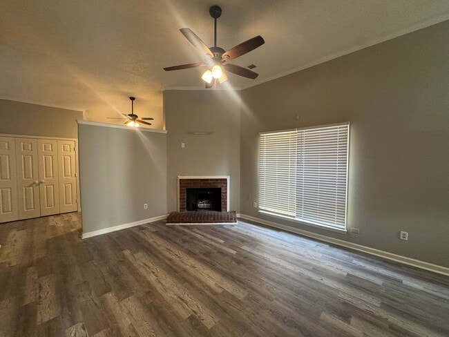 Foto del edificio - 615 W Ashley Glen Cir