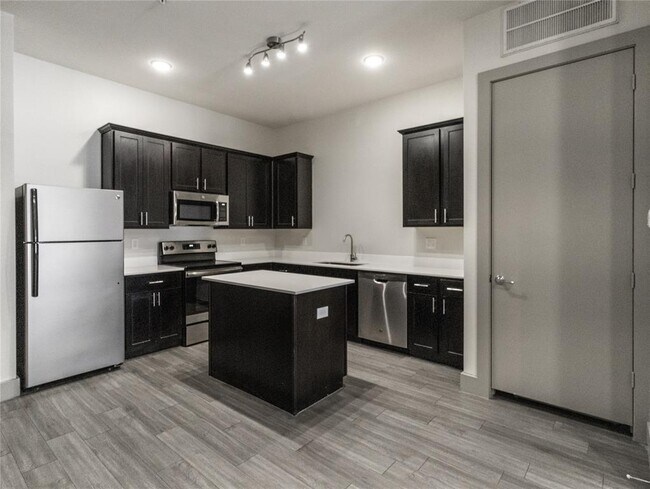 Building Photo - 4509 Mt Vernon St