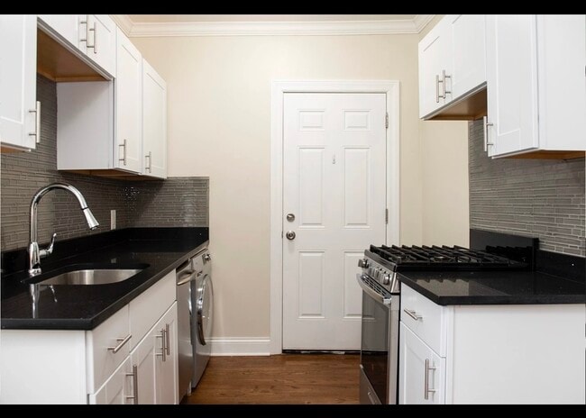 Foto del edificio - 3817 N Greenview Ave