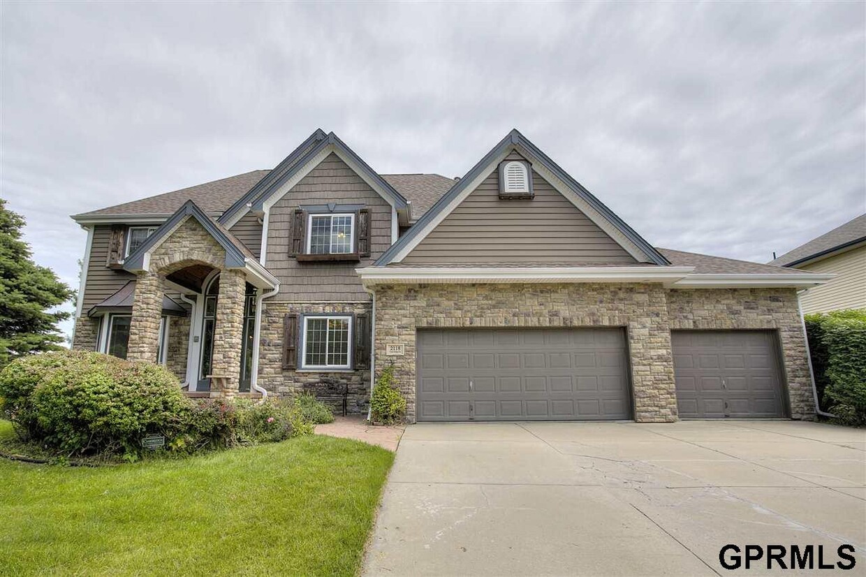 2118 Crest Ridge Dr, Papillion, NE 68133 House Rental in Papillion, NE