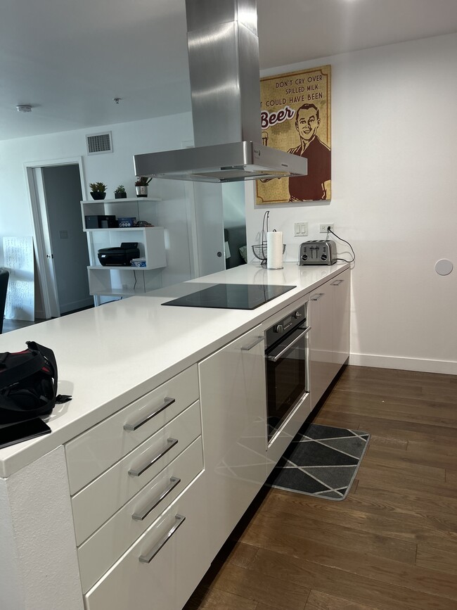 Kitchen - 901 S Flower St