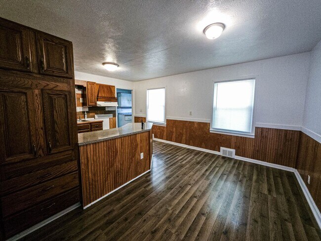 Foto del edificio - 3 Bedroom/2 Bathroom House For Rent in Elb...