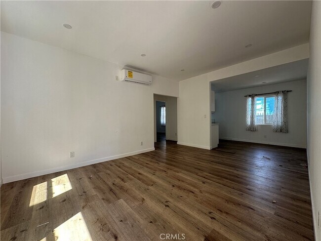 Foto del edificio - 455 W Cowles St
