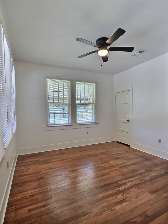 Building Photo - Three Bedroom Home with a Spacious Backyard