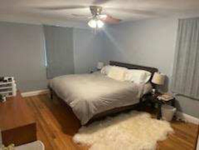 Foto del edificio - 7114 Deerfield Rd