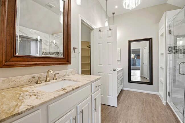 Building Photo - 15522 Valley Plum Ct