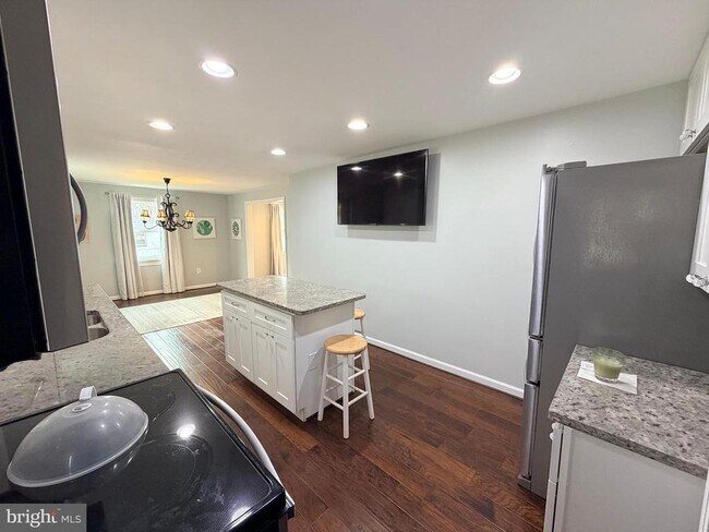 Foto del edificio - 8710 Pamper Ln