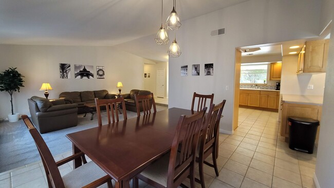 Building Photo - 1254 Los Meadows Dr