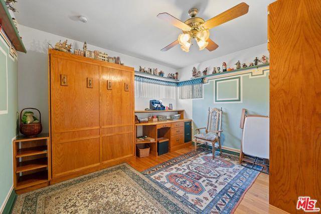 Foto del edificio - 7449 Kentwood Ave