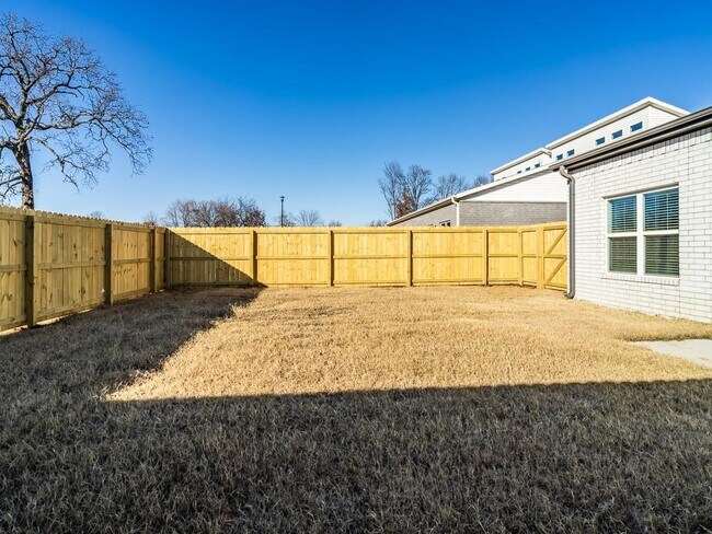 Building Photo - 659 Sun Meadow Dr