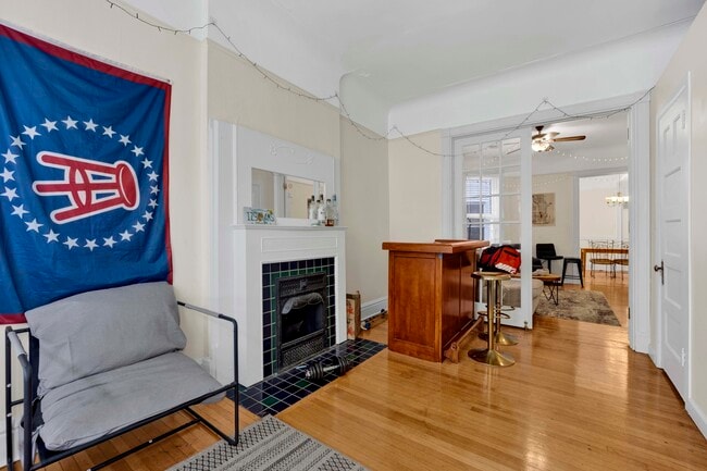 Building Photo - 2522 N Burling St