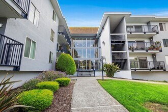 Building Photo - 960 Shorepoint Ct