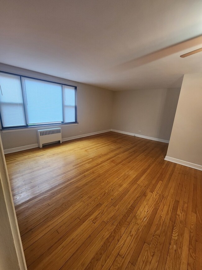 Foto del edificio - 7365 N Winchester Ave