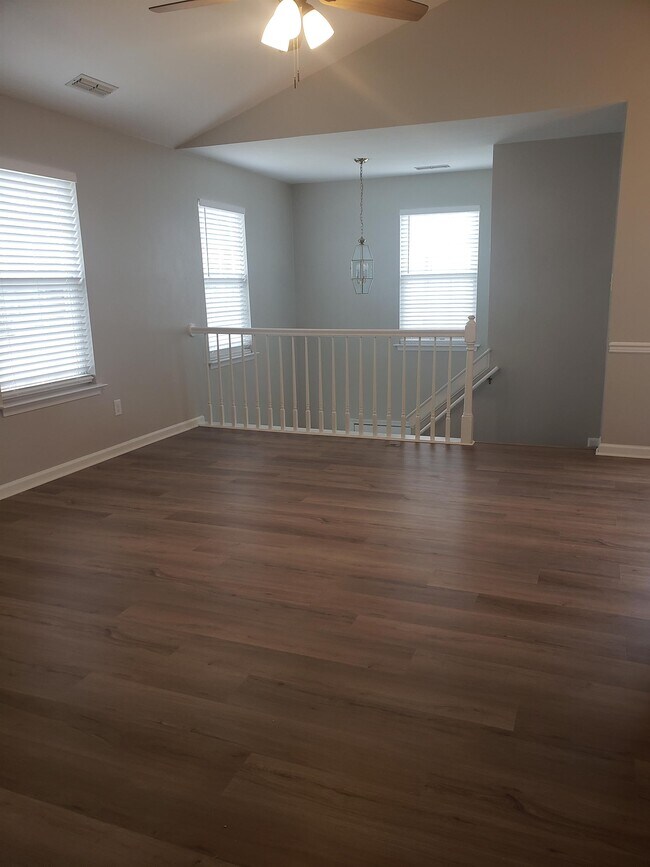 Foto del edificio - 304 Fireweed Ct