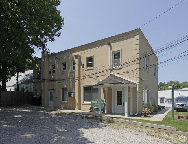 Building Photo - 195 W Hills Rd