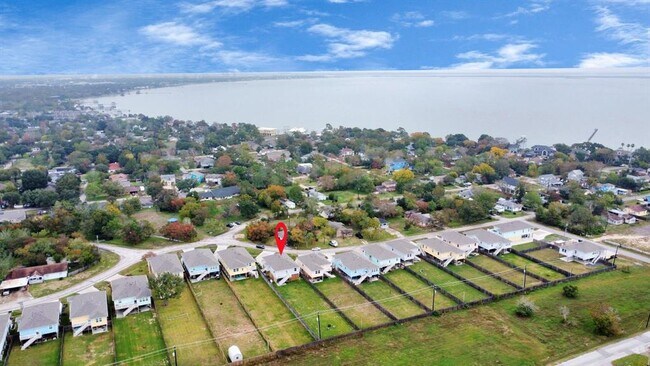 Building Photo - 263 Bay Oaks Dr
