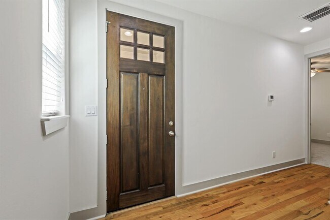 Foto del edificio - 5525 Petty St