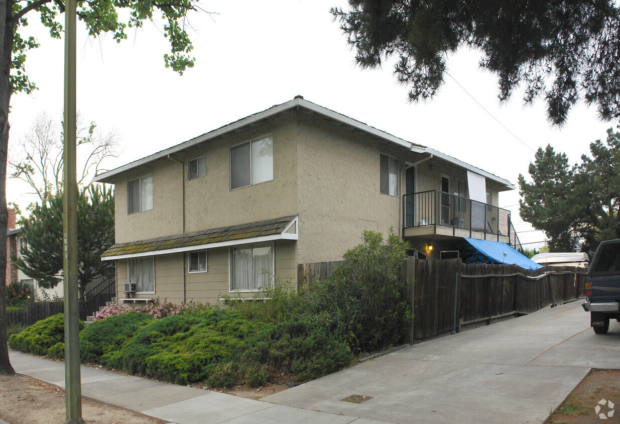 Foto del edificio - 1086 W Hamilton Ave