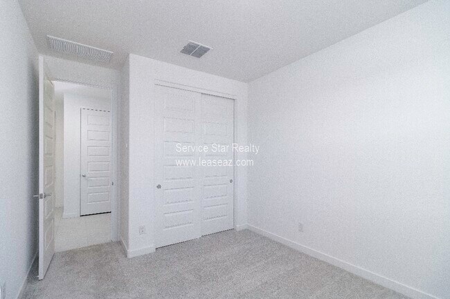 Building Photo - 12521 W Morten Ave