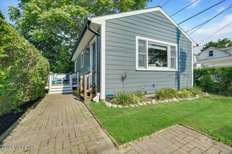 Building Photo - 600 Mercer Ave