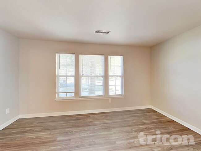 Building Photo - 830 Sinclair Dr