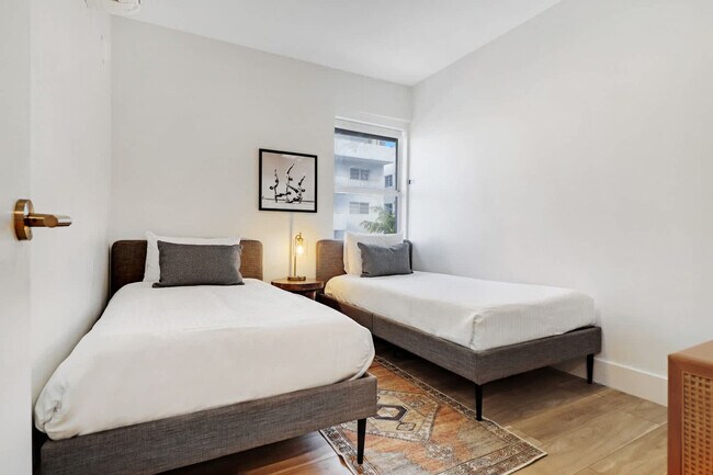 Foto del edificio - 4025 Indian Creek Dr