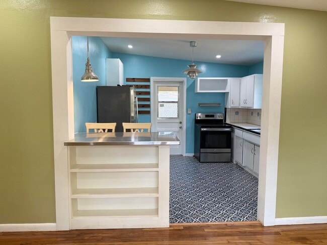 Building Photo - 1811 Tyndall Dr