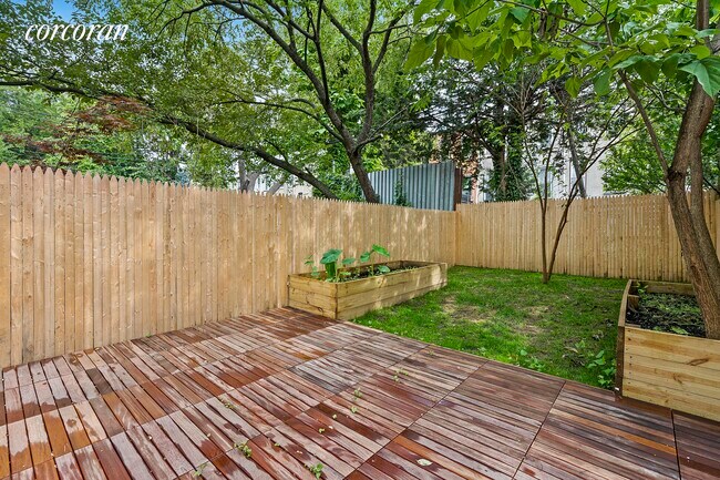 Building Photo - 708 Halsey St