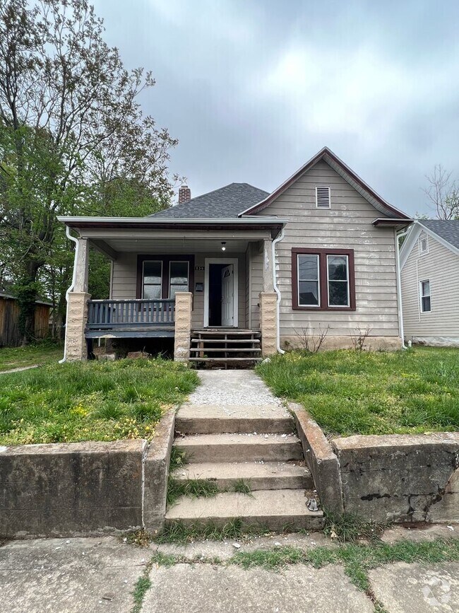 Building Photo - 836 S New Ave