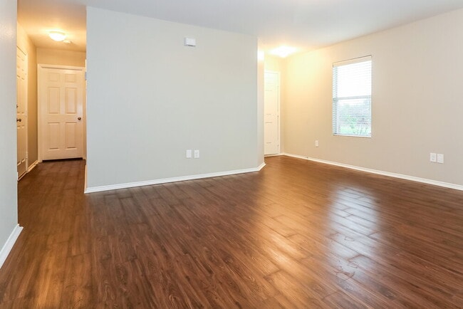 Building Photo - 1303 Macaw Ct