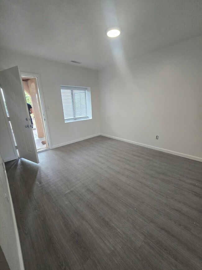 Foto del edificio - 300 S 5th St