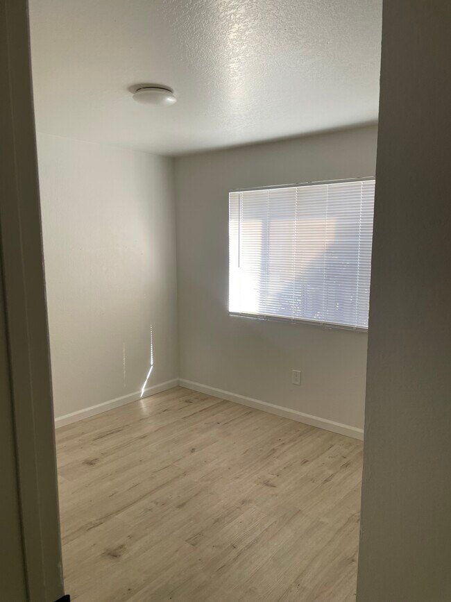 Foto del edificio - 5700 Olmeda Ave